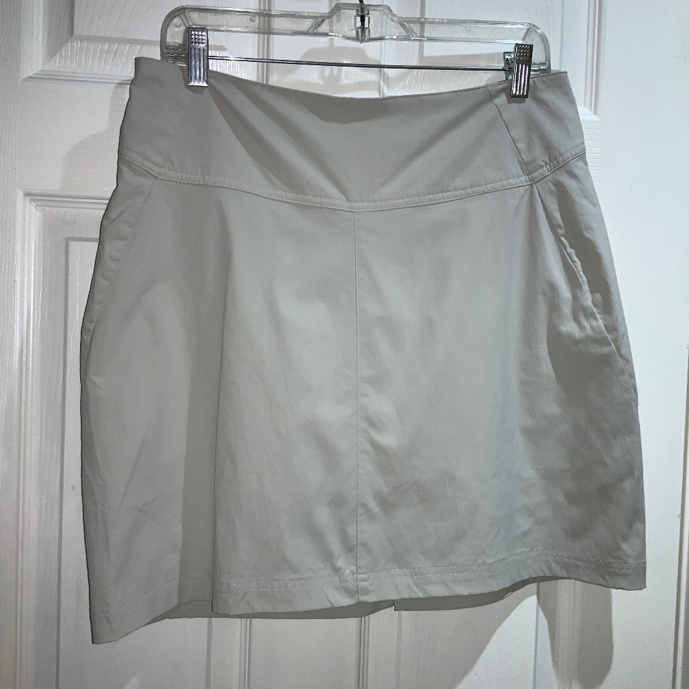 Royal Robbins skort Sz 10 back zip closure zip pocket hiking athleisure